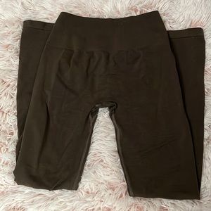 Alphalete Amplify size (S) - Color Mocha